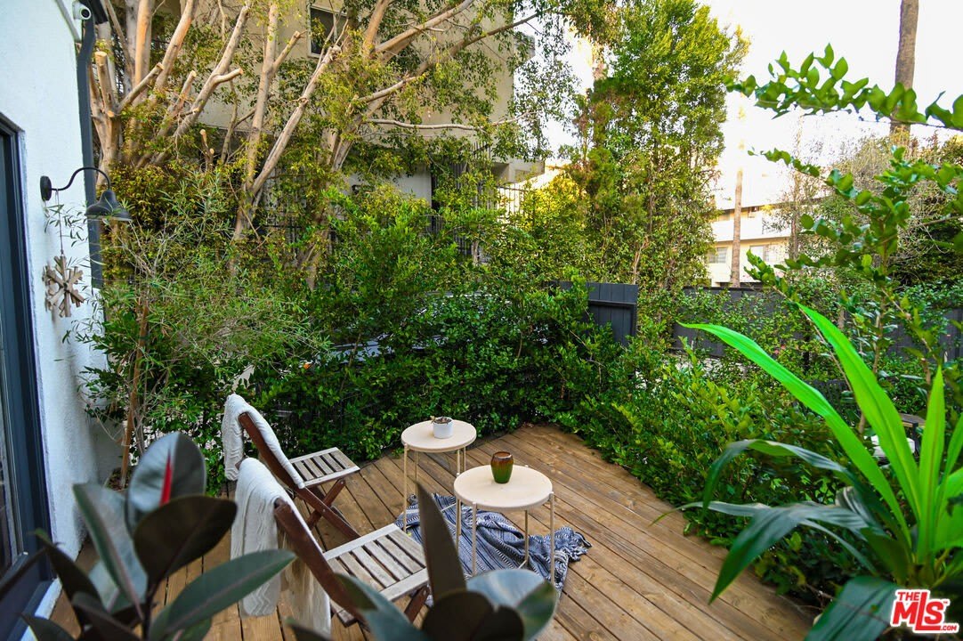 1019 N Orange Grove Ave – photo 4