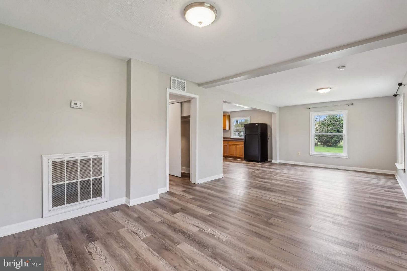 Experience The Perfect Blend Of Peaceful Country Charm And Modern Comfort In This Beautifully Refreshed Residence Ideally Situated Between Gainesville And Warrenton – photo 4