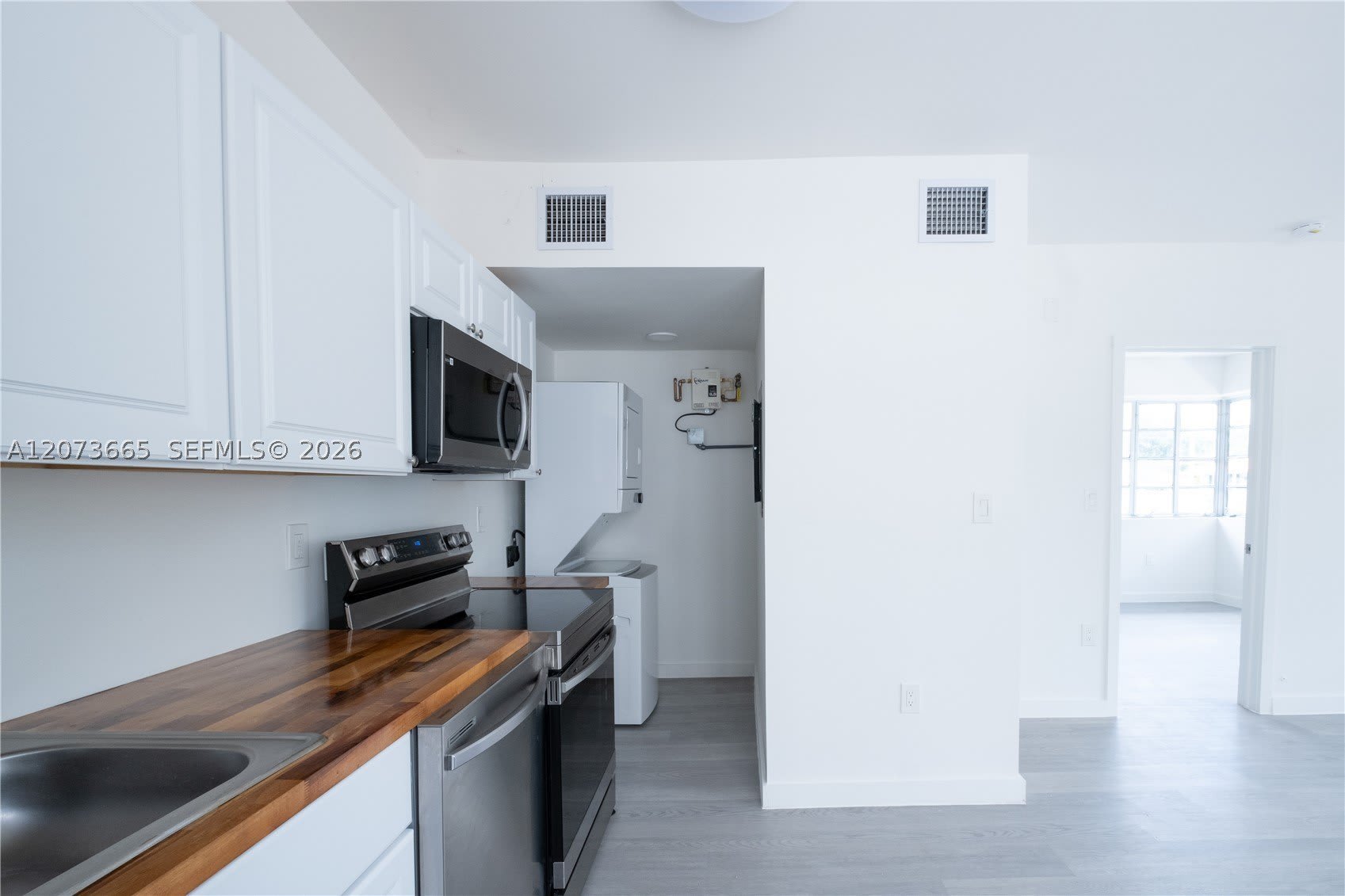 423 NE 71st St – photo 3