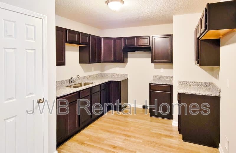 3079 Armstrong St – photo 2