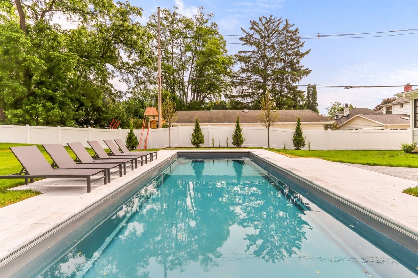 Downtown Lake Geneva Furnished Home with Pool & Patio Available for Monthly & Mid-Term Rentals – photo 5