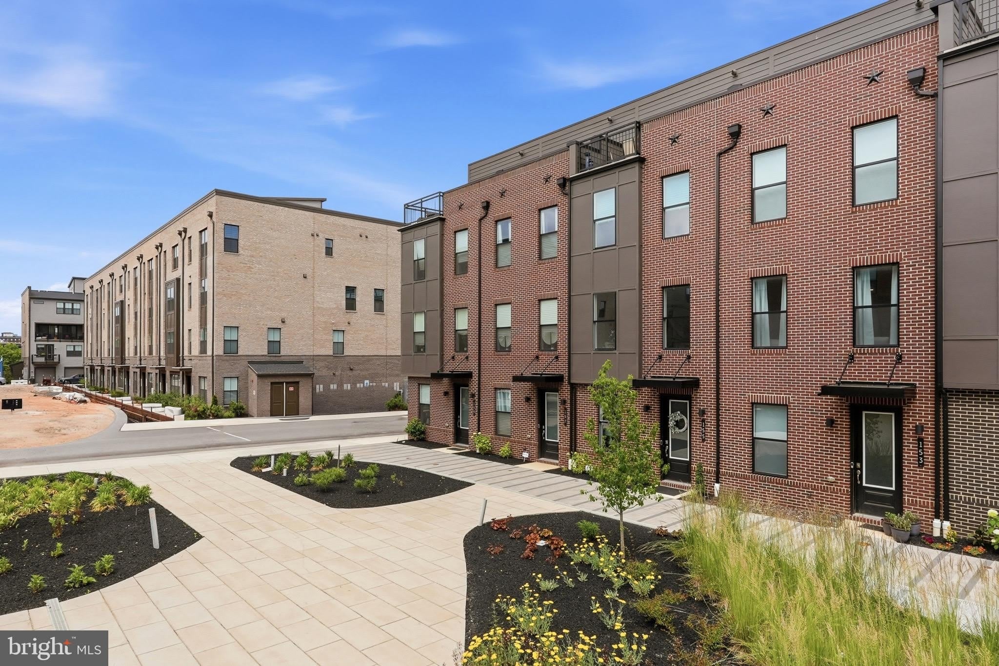153 Locke St – photo 2