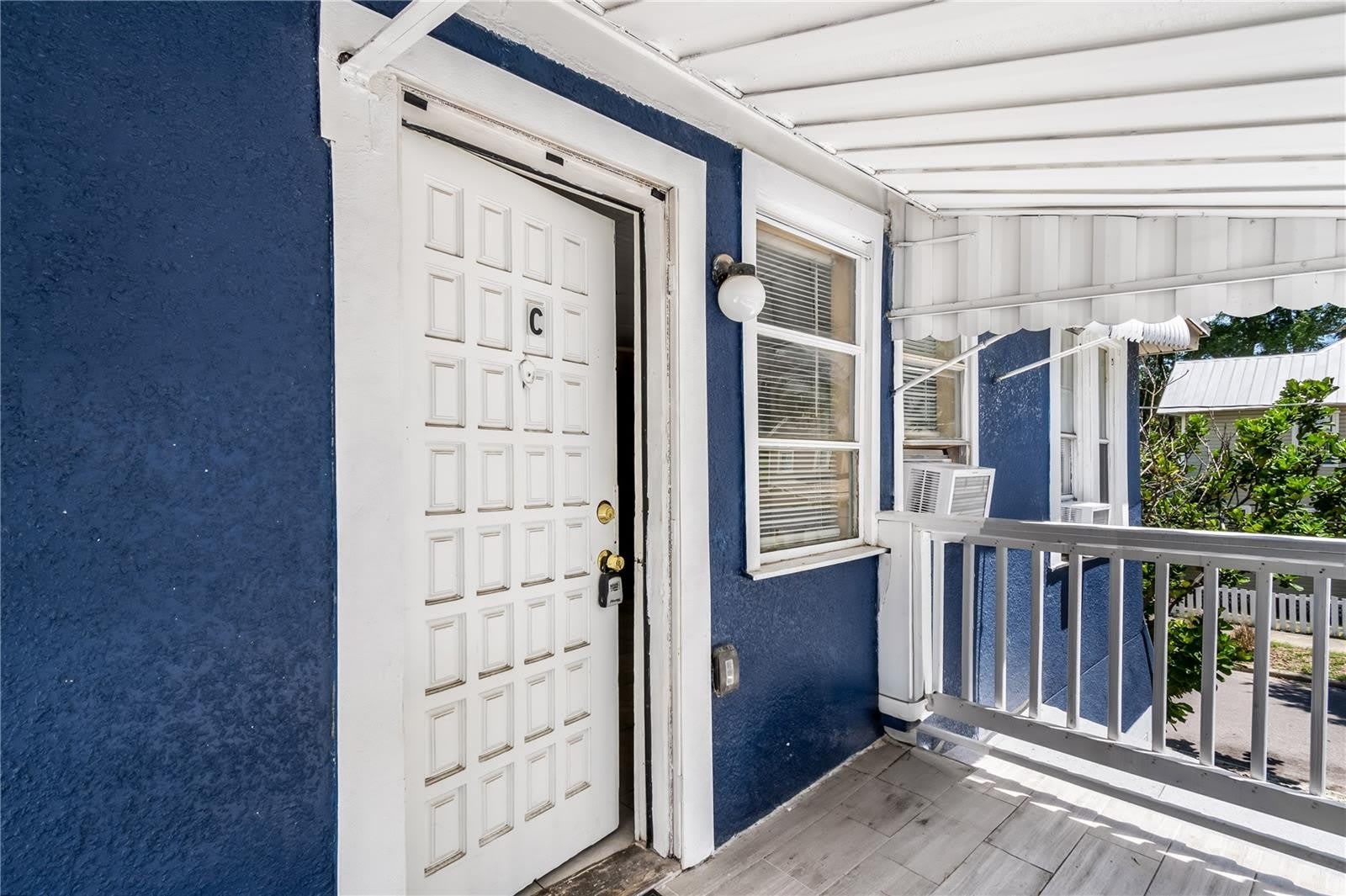 418 E AMELIA Avenue – photo 2