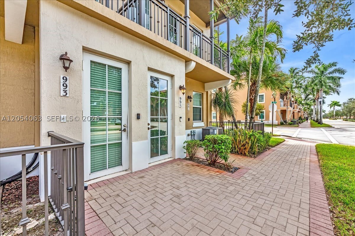 995 SW 147th Ave – photo 4
