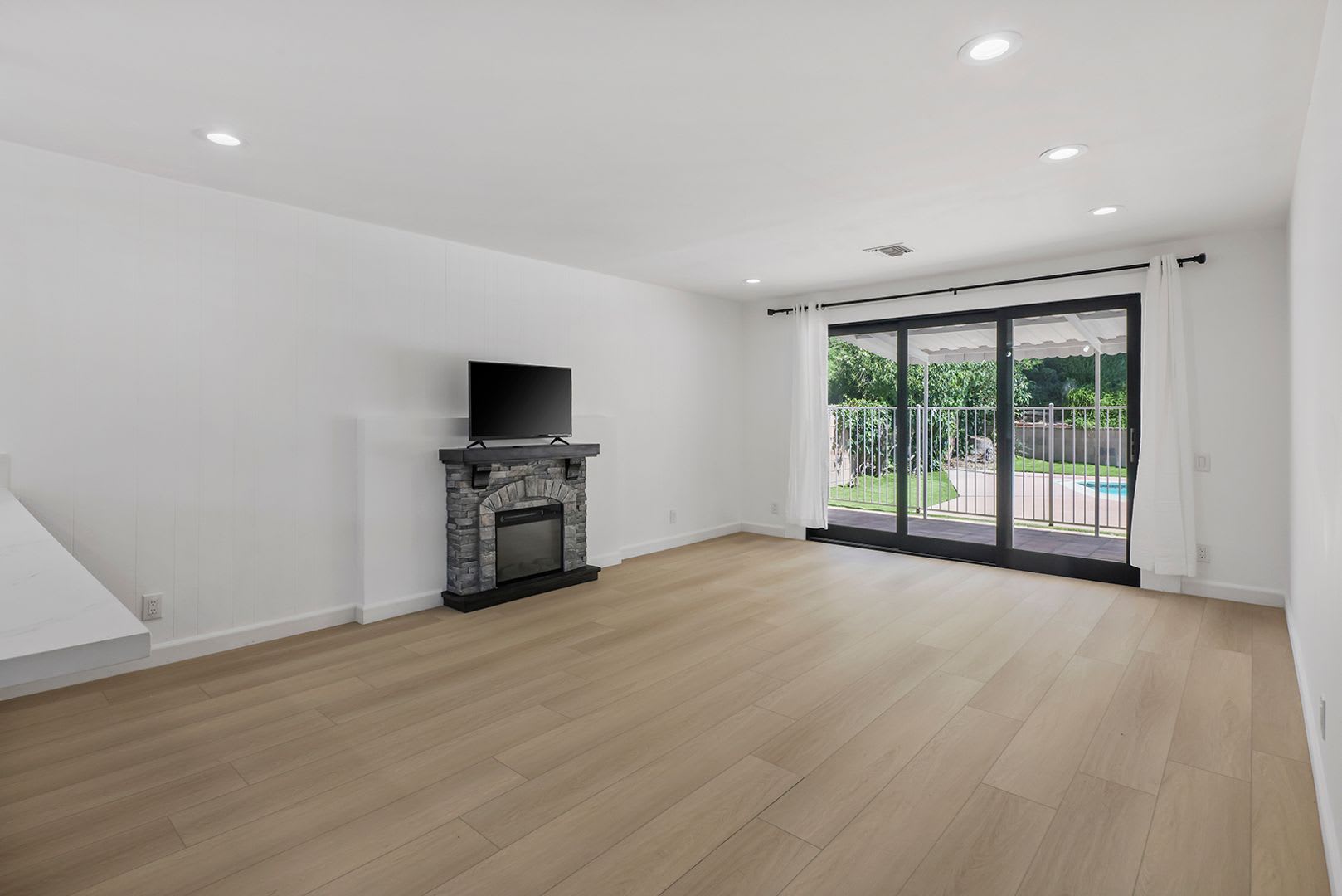 COMPLETELY UPDATED CALABASAS HOME! – photo 5