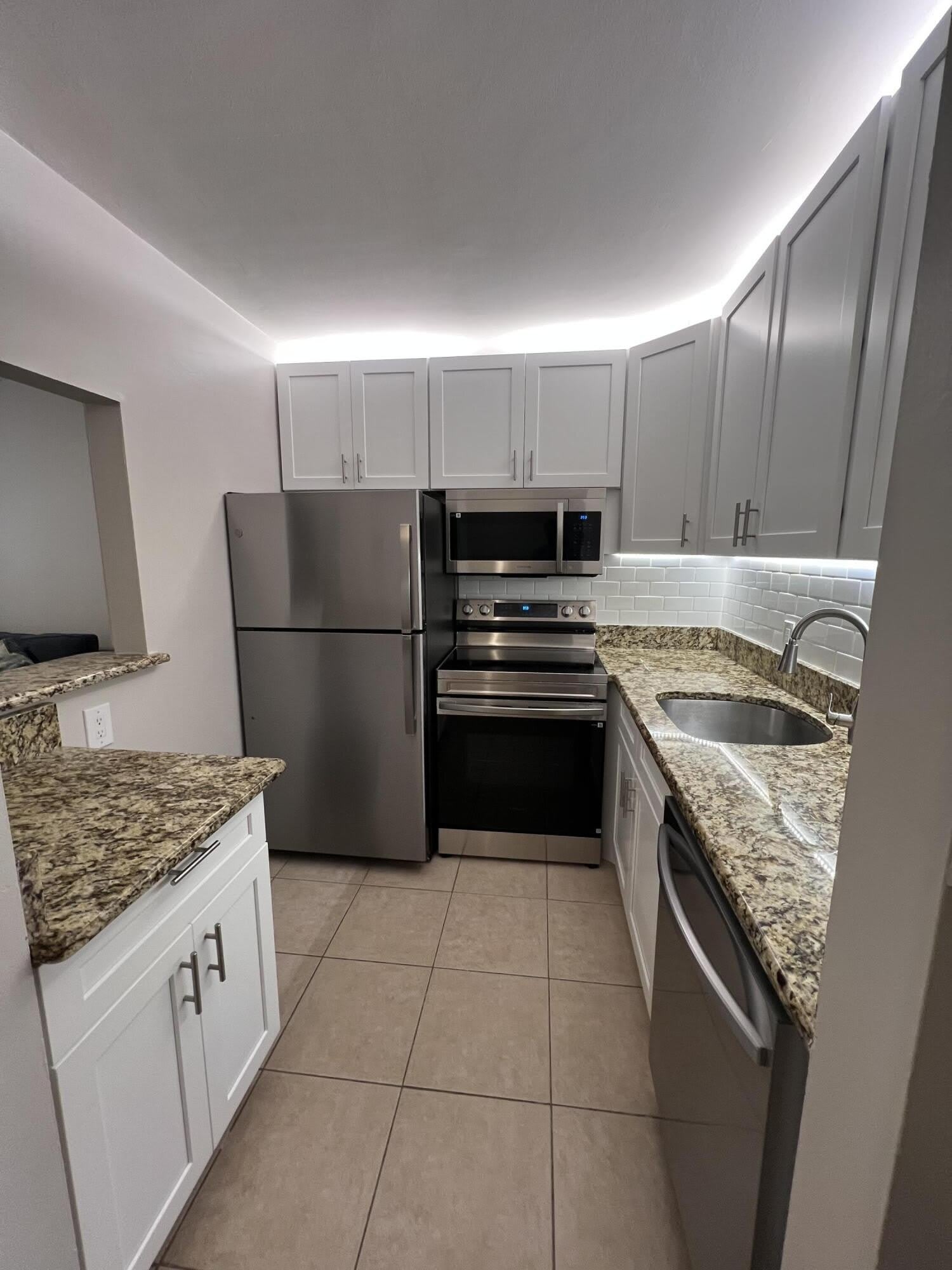 31 WESTBURY B Circle – photo 2