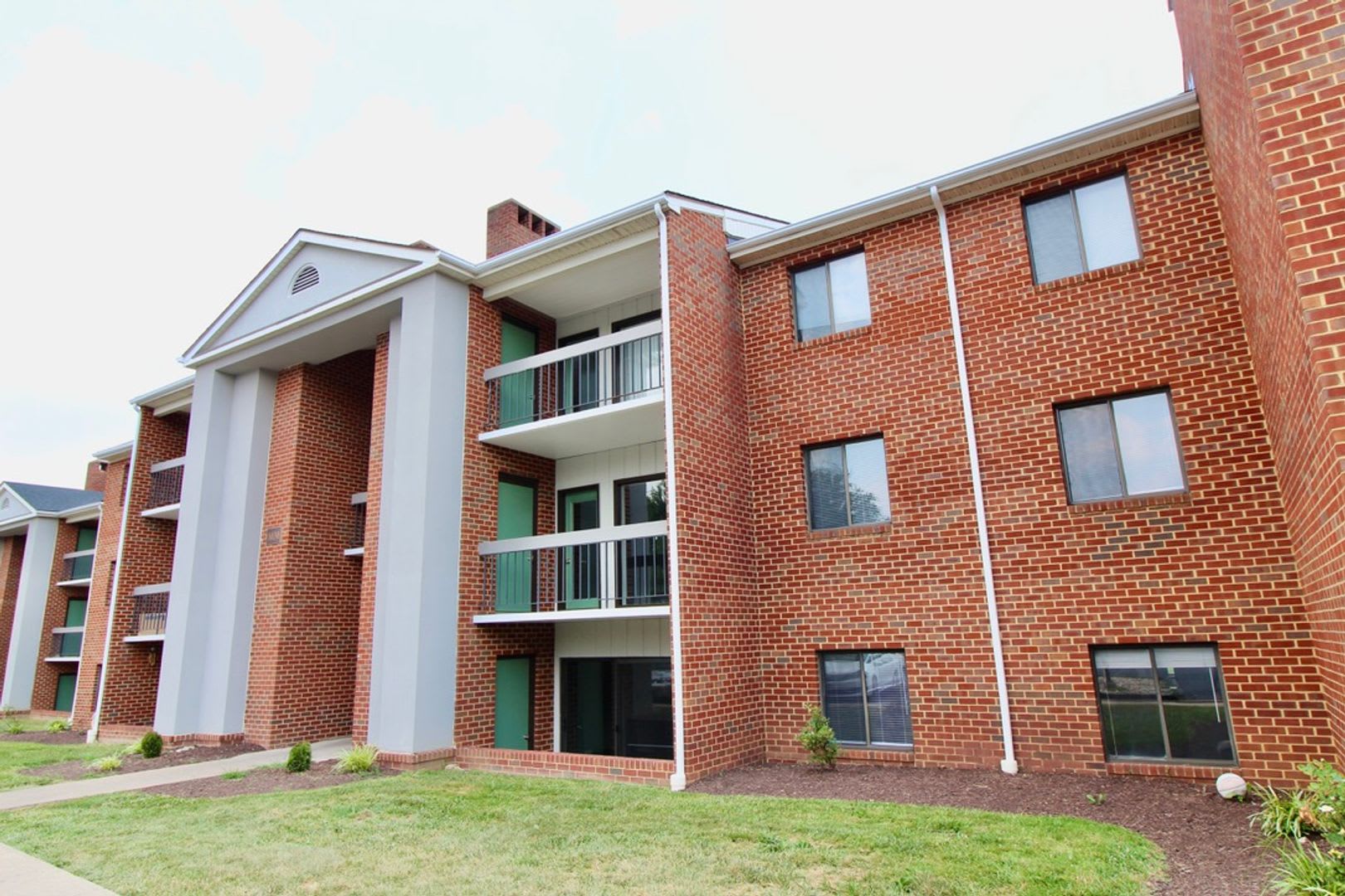 Two bedroom condo for rent! – photo 1