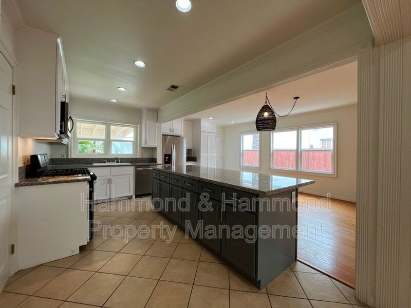4316 Greenbush Ave – photo 1