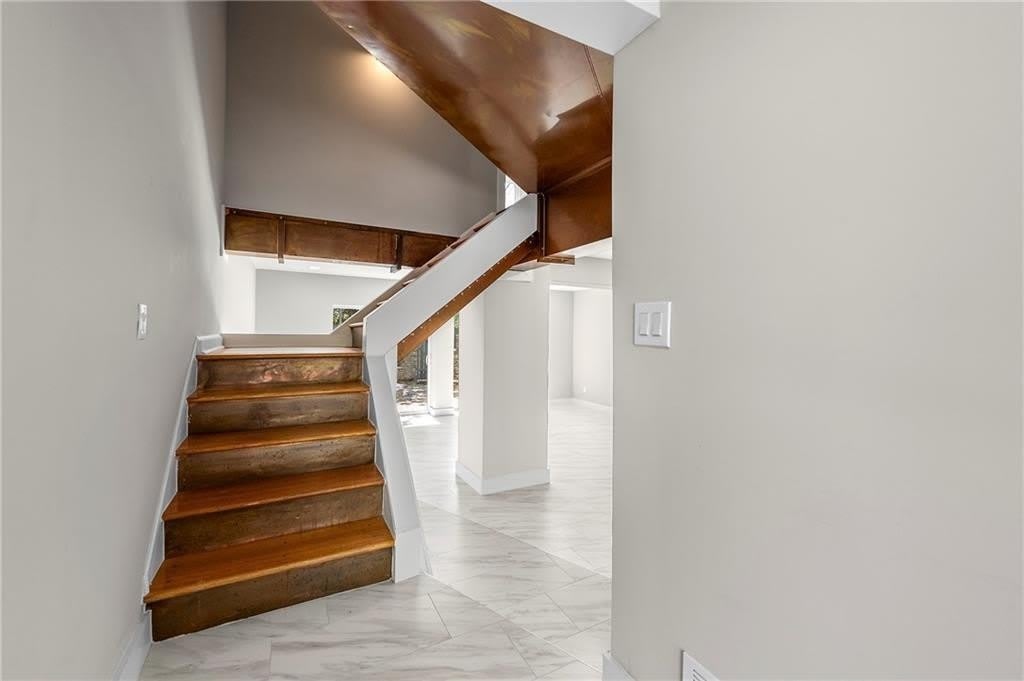 1009 Riverbend Club Drive Se – photo 2
