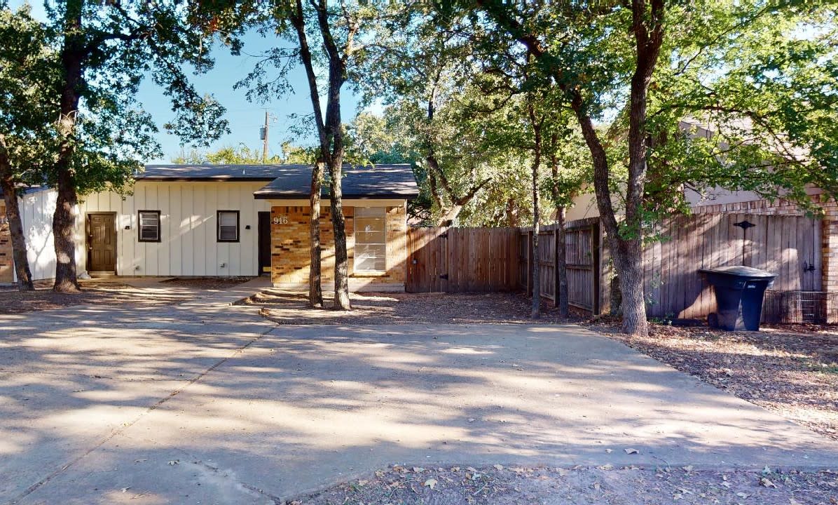 916 Navarro Dr – photo 1