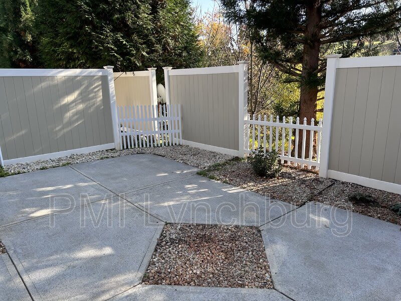1040 Commonwealth Circle – photo 4