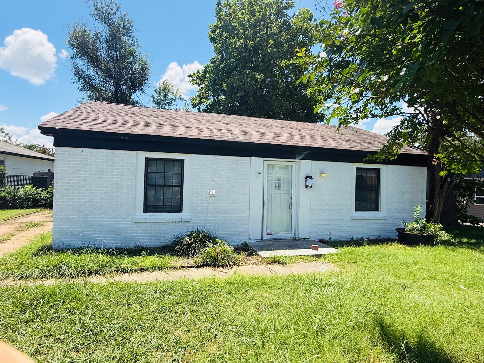 326 E Harmon Dr – photo 1