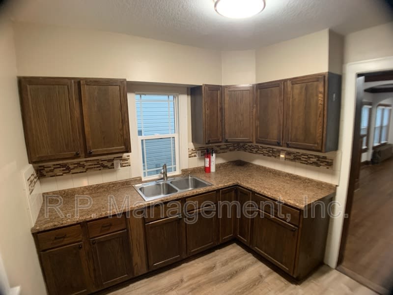 1150 Central Ave W – photo 5