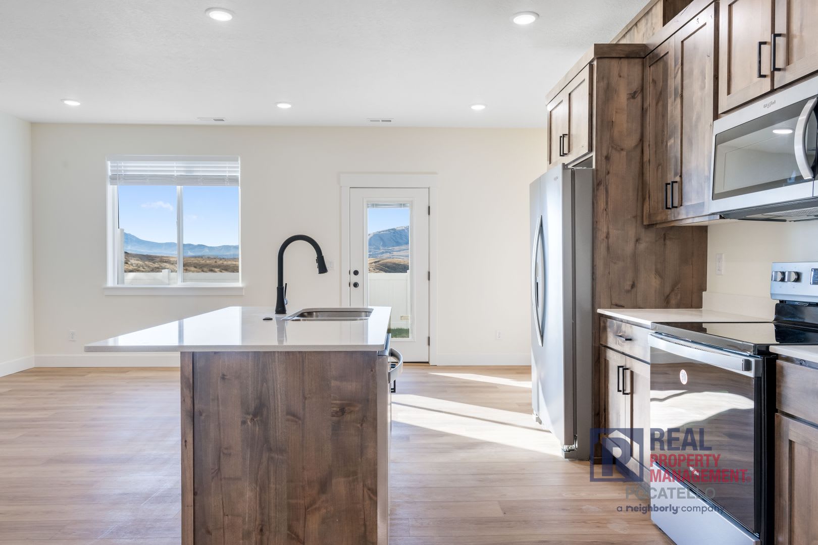 3 Bed 2 5 Bath Townhome – photo 3