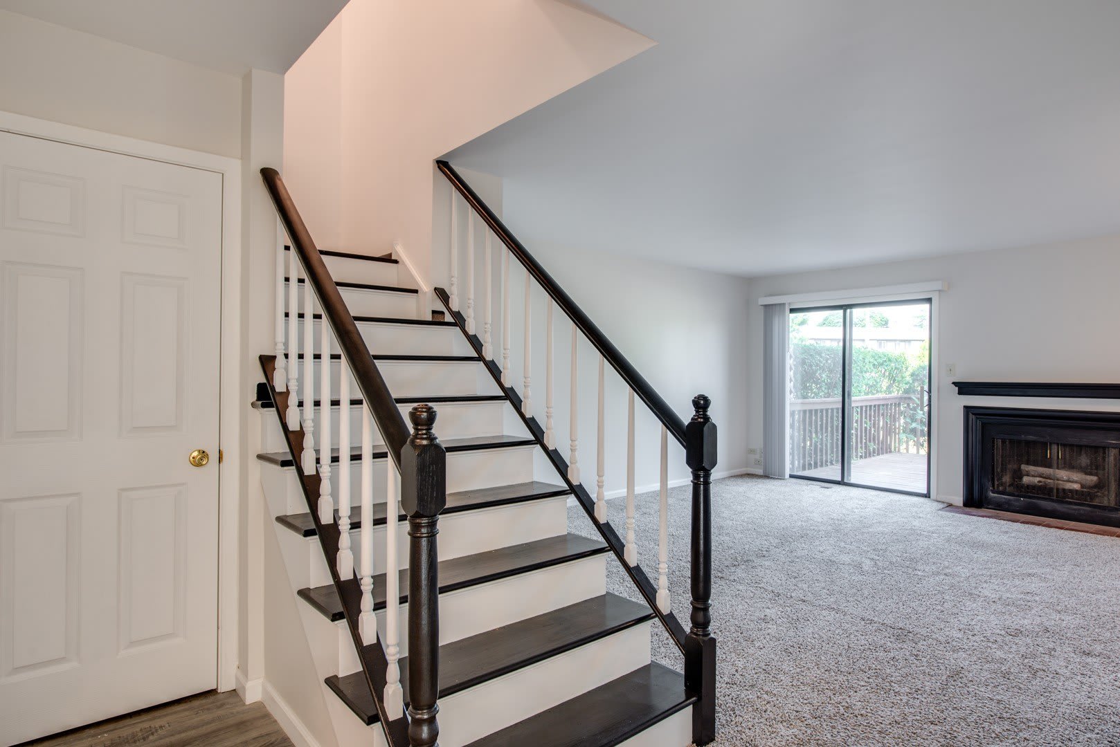 889 Heatherbrook Court – photo 4