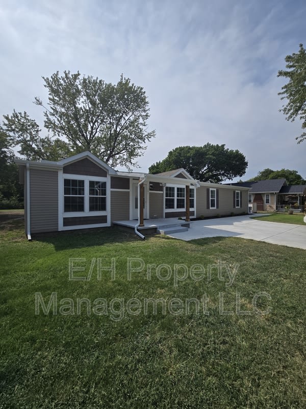 501 South Edwards Avenue – photo 3