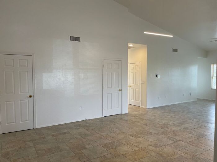 1046 North 4Th Avenue – photo 5