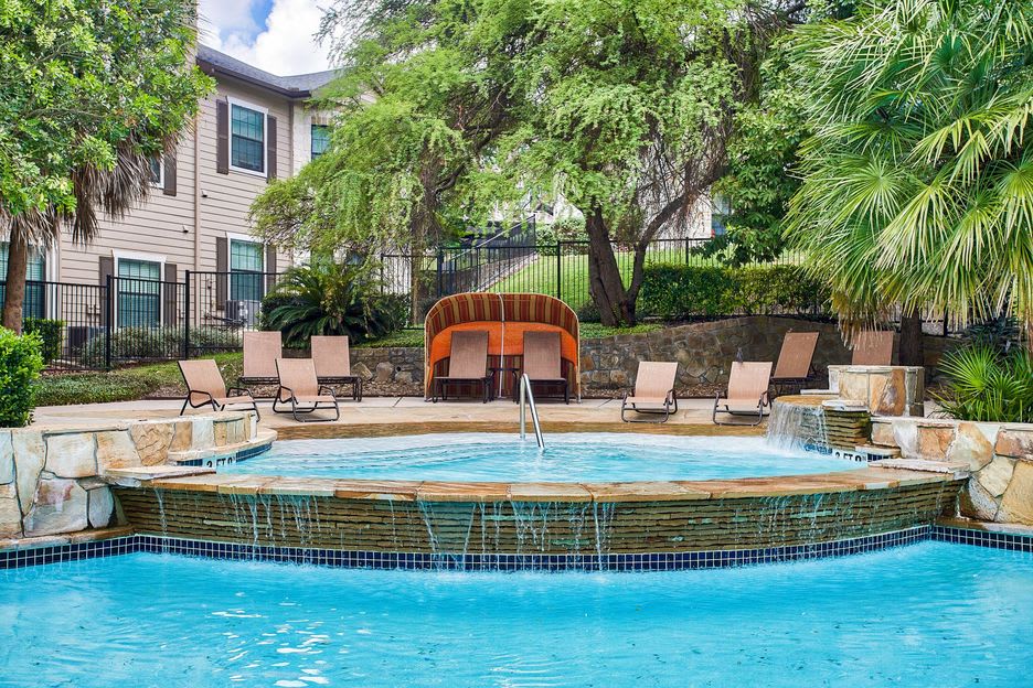 Mission Oaks Apartment Homes – photo 2
