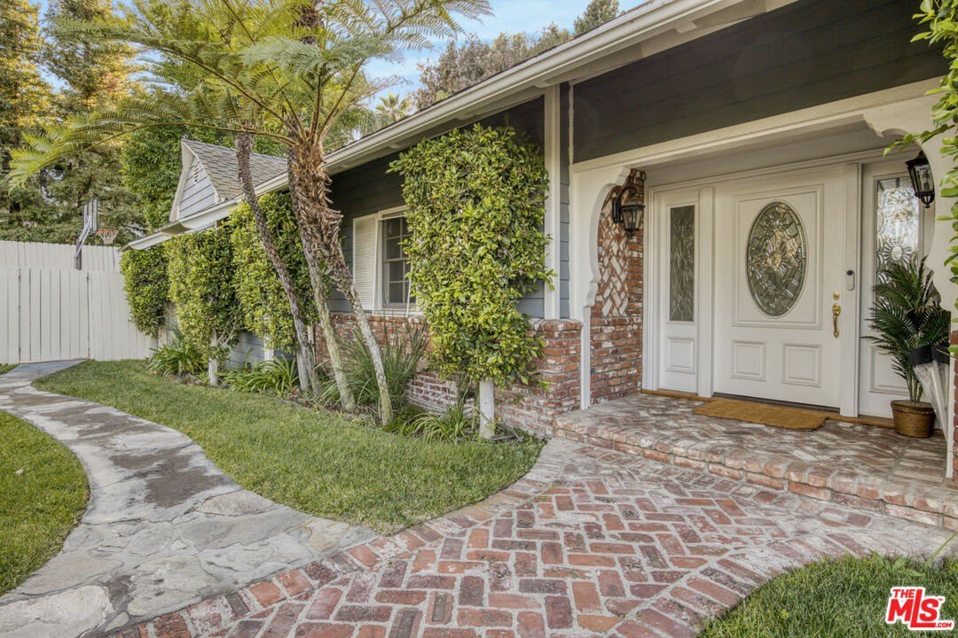 3690 Crownridge Dr – photo 5