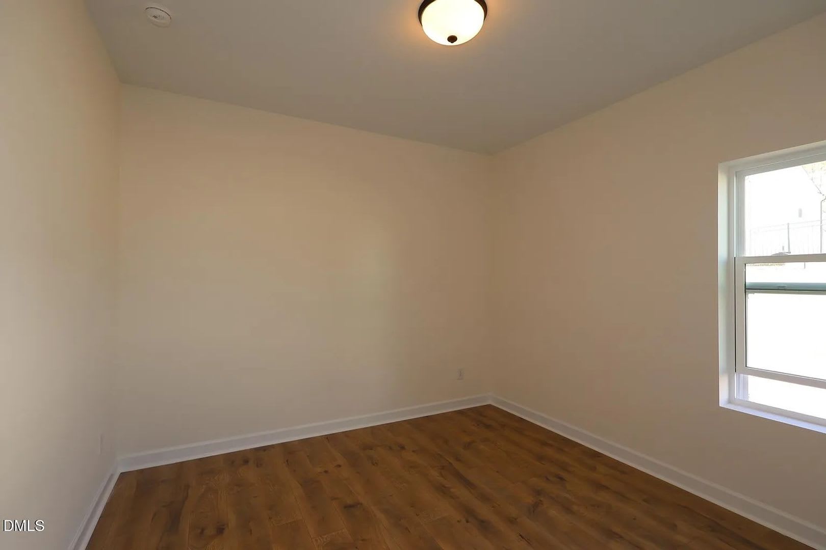 Room in 5 Bedroom Home at Dimaggio Dr – photo 5