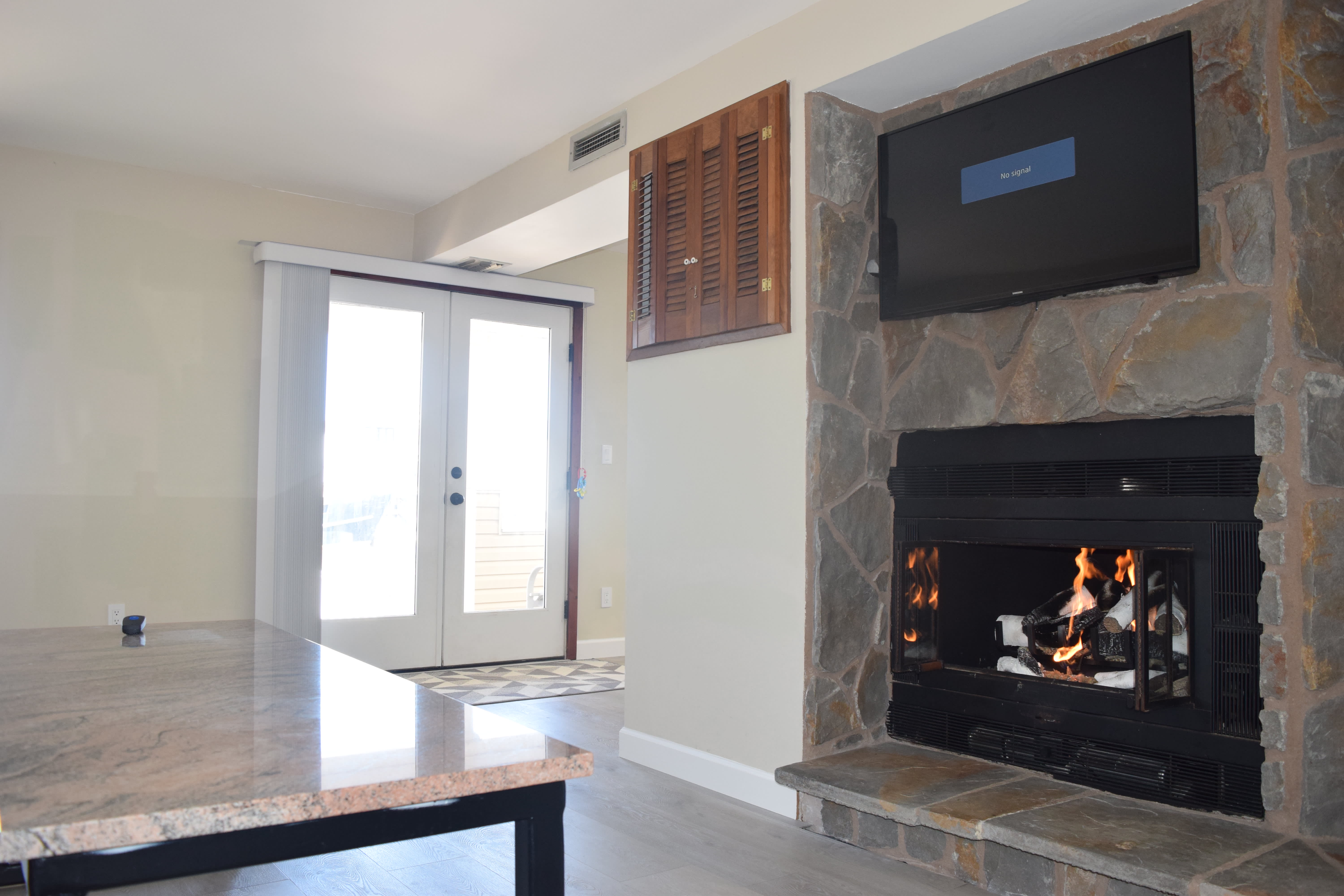 611 W Burk Ave – photo 4