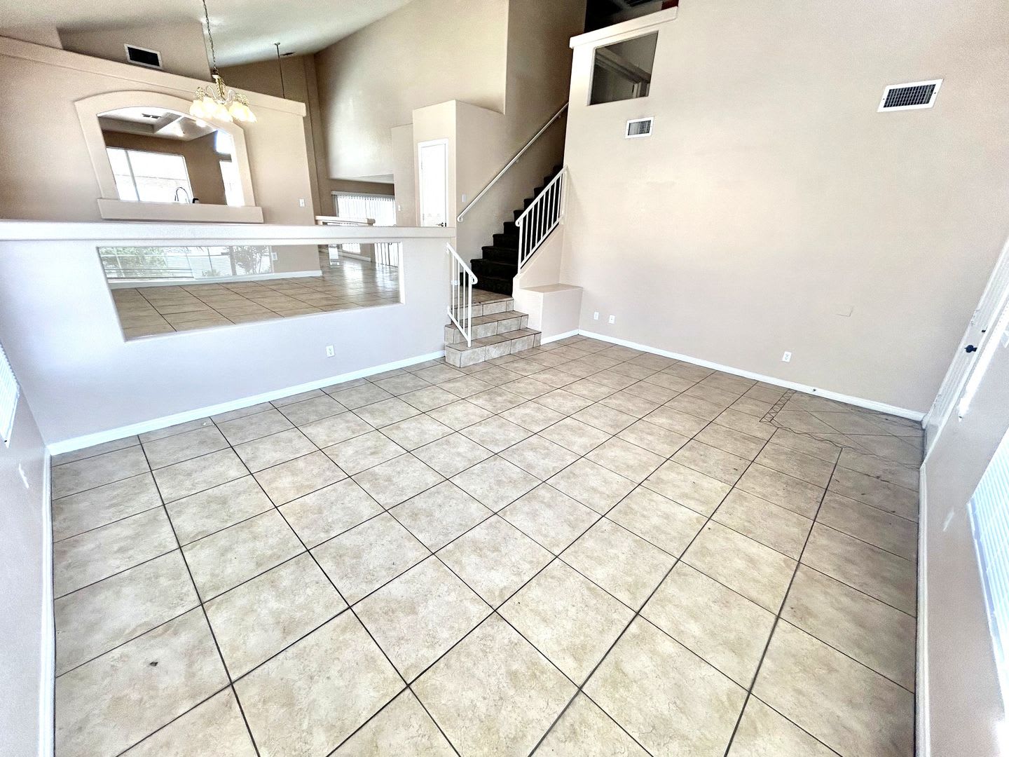 Charming home in a desirable Henderson neighborhood – photo 4