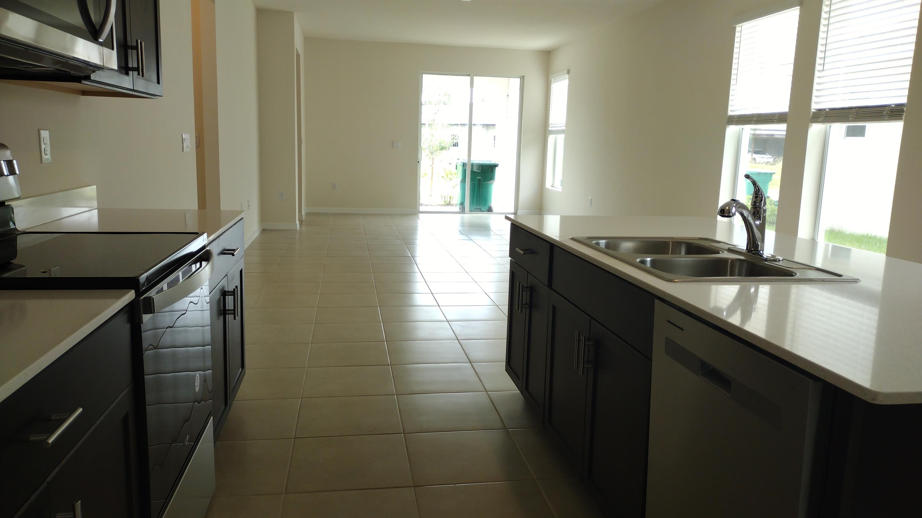 816 Friendship Circle – photo 4