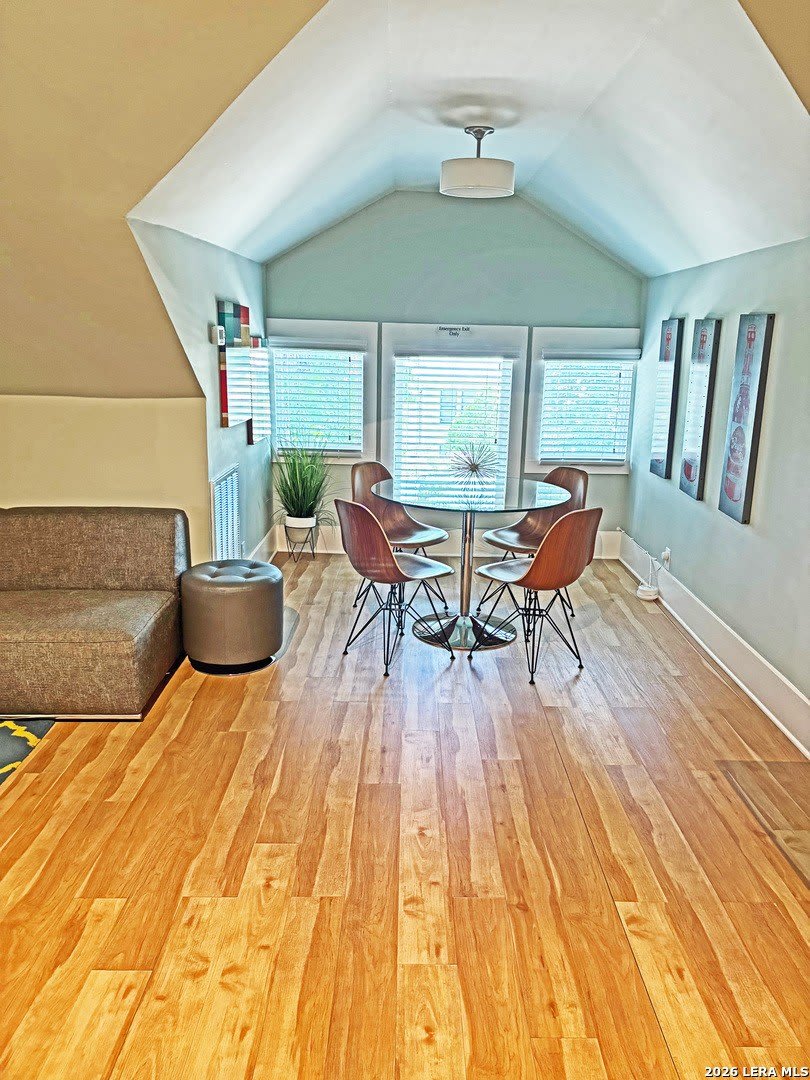 402 E LOCUST ST – photo 2
