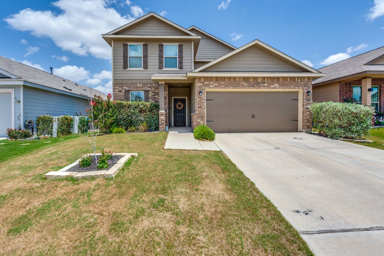 BEAUTIFUL 4-BEDROOM HOME IN NORTHEAST CROSSING – photo 1