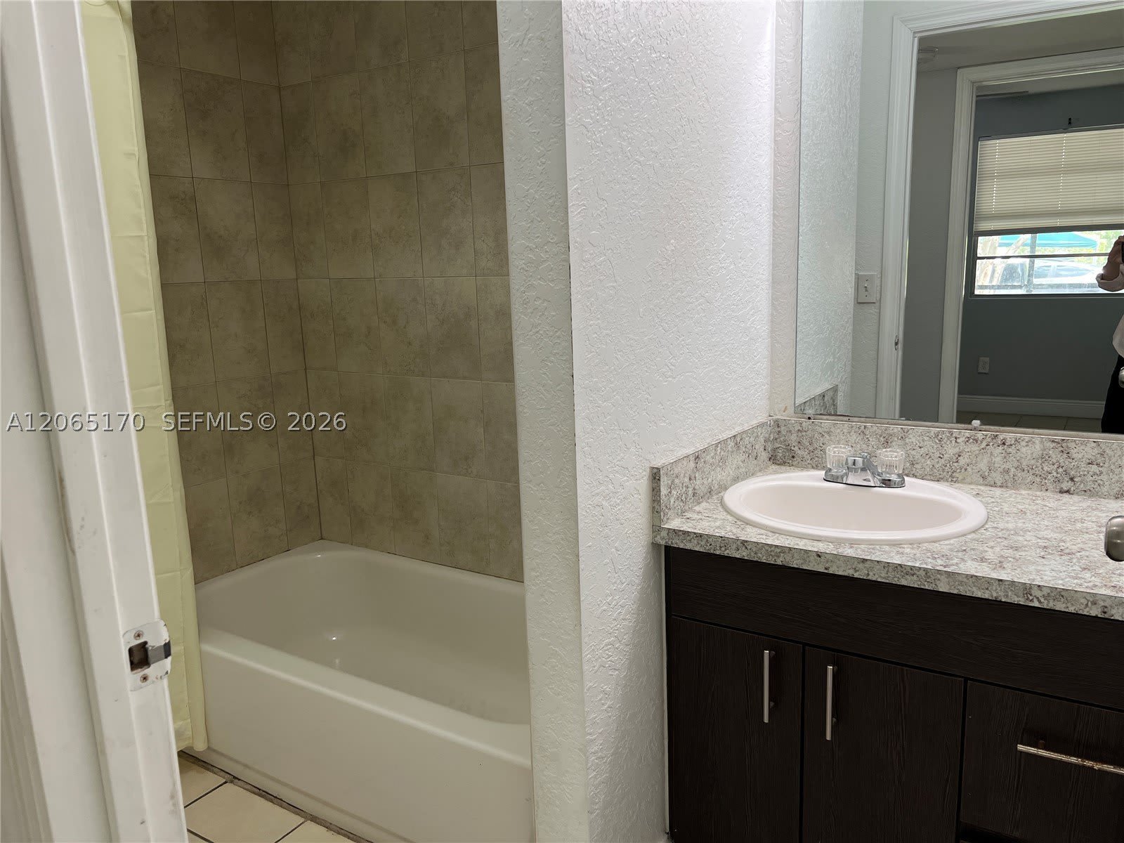 1237 Sw 46Th Ave – photo 2