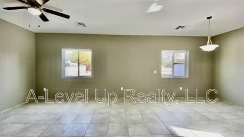 1514 East 28th Street – photo 5