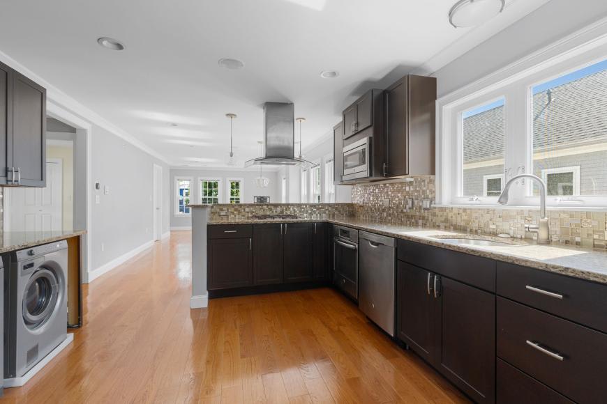 143 Williams St – photo 4