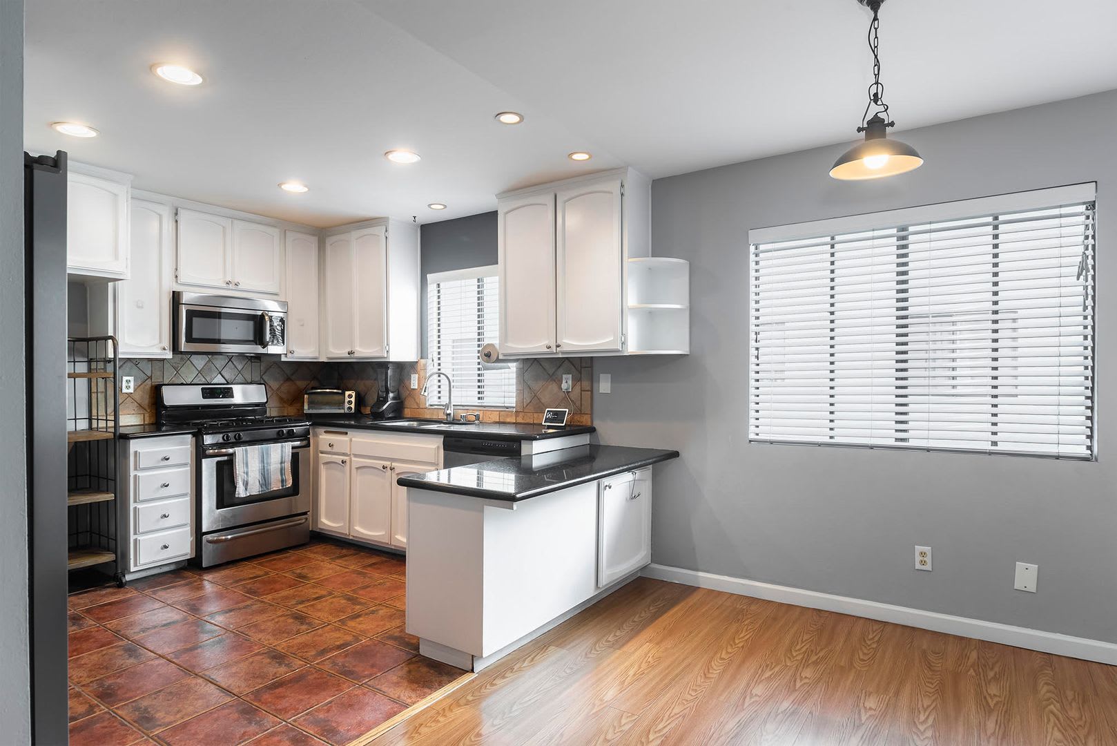 Light Filled 3-Story Townhome in Pool Community – photo 3