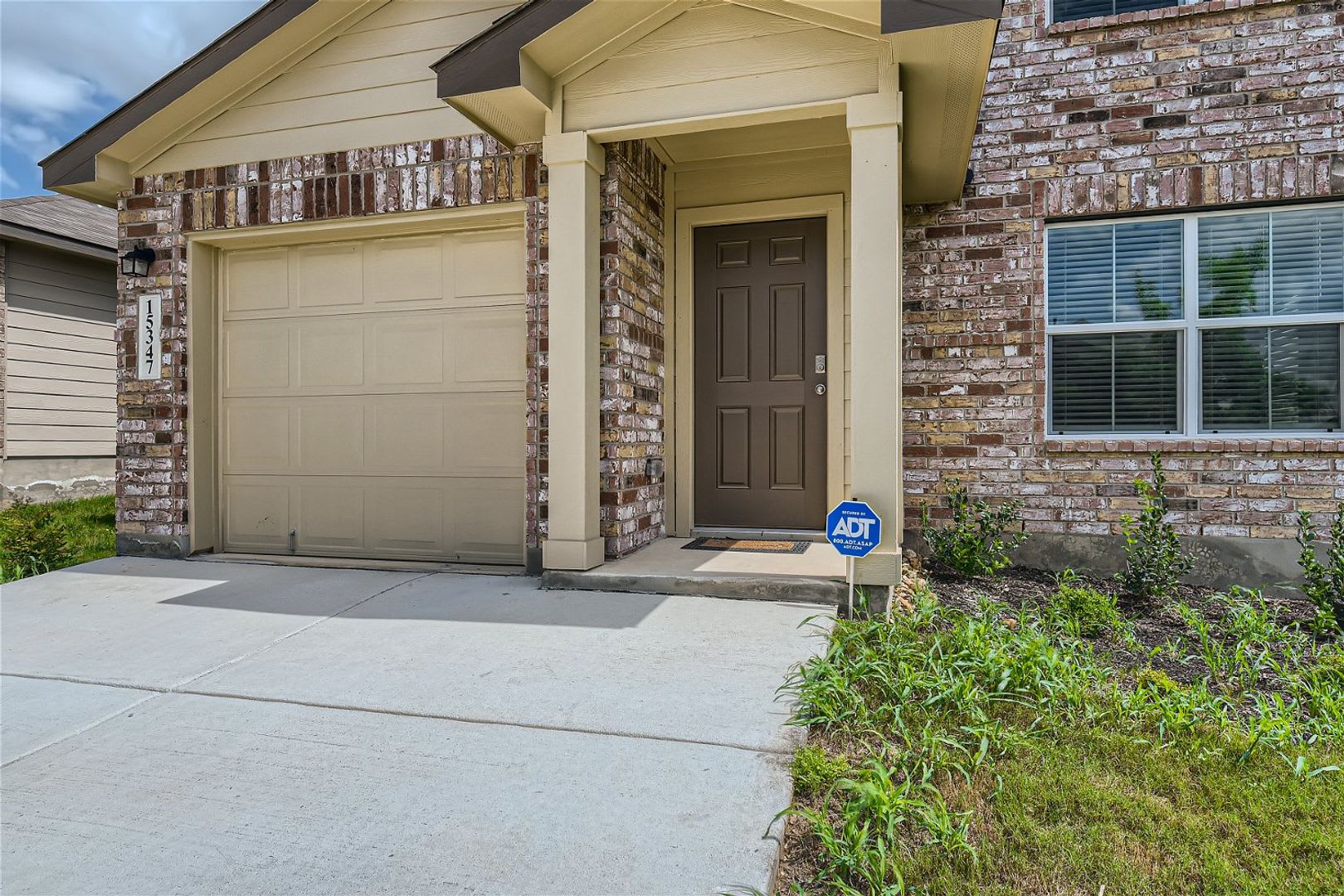Gently Used, 2-year old 3BR/2.5 Bath in Redbird Ranch – photo 3