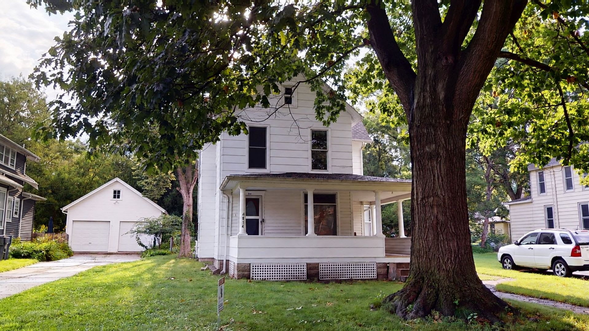 Cute, Clean, Convenient 2 Bedroom Unit in Downtown Ames – photo 1
