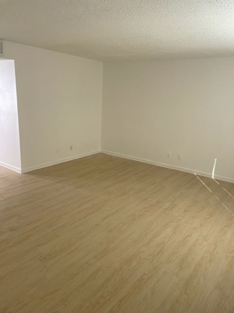 2254 W. NEW HAVEN AVENUE – photo 5