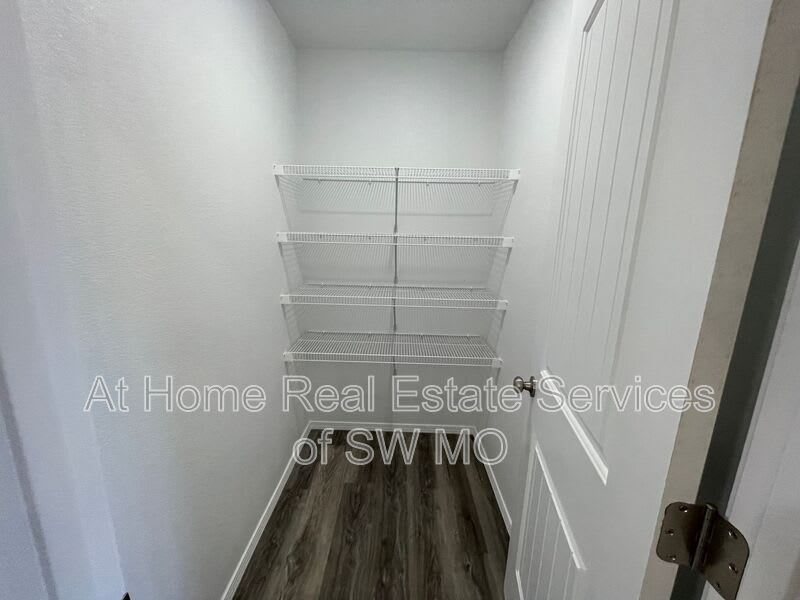 653 Southgate – photo 5