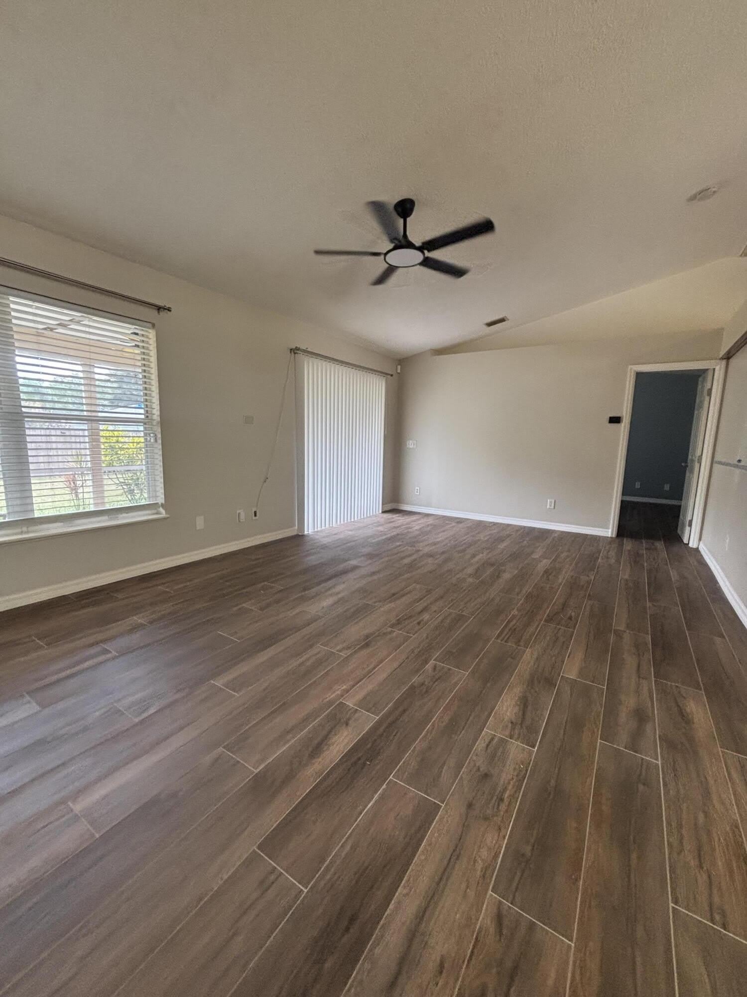 2274 SE LONGHORN Avenue – photo 4