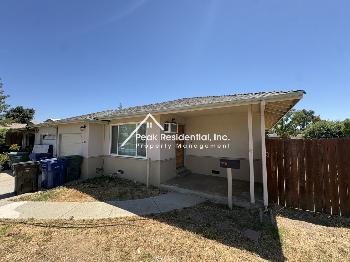 Nice 2bd/1ba Carmichael Duplex with 1 Car Garage – photo 2