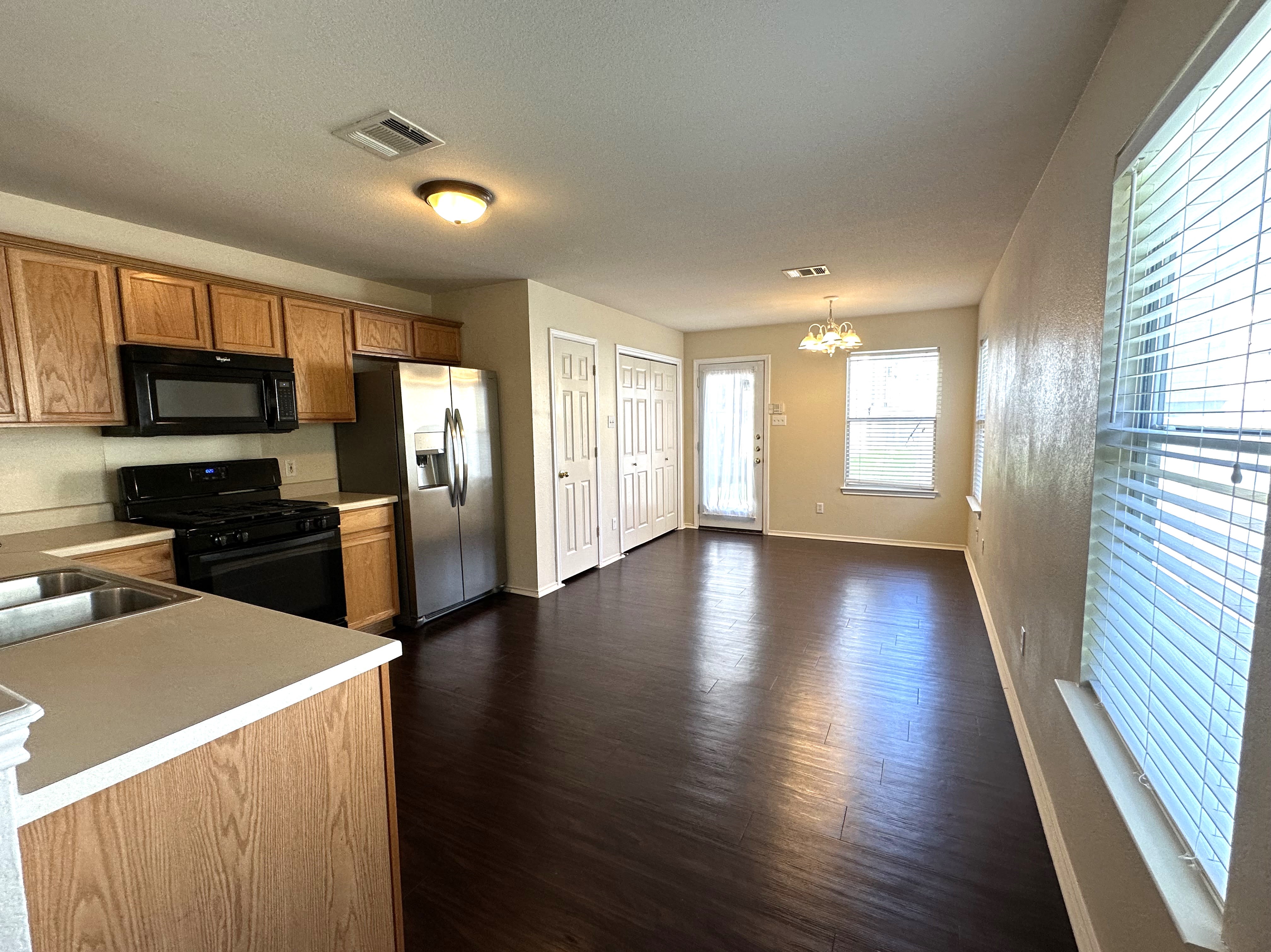 512 Crater Lake Dr – photo 4