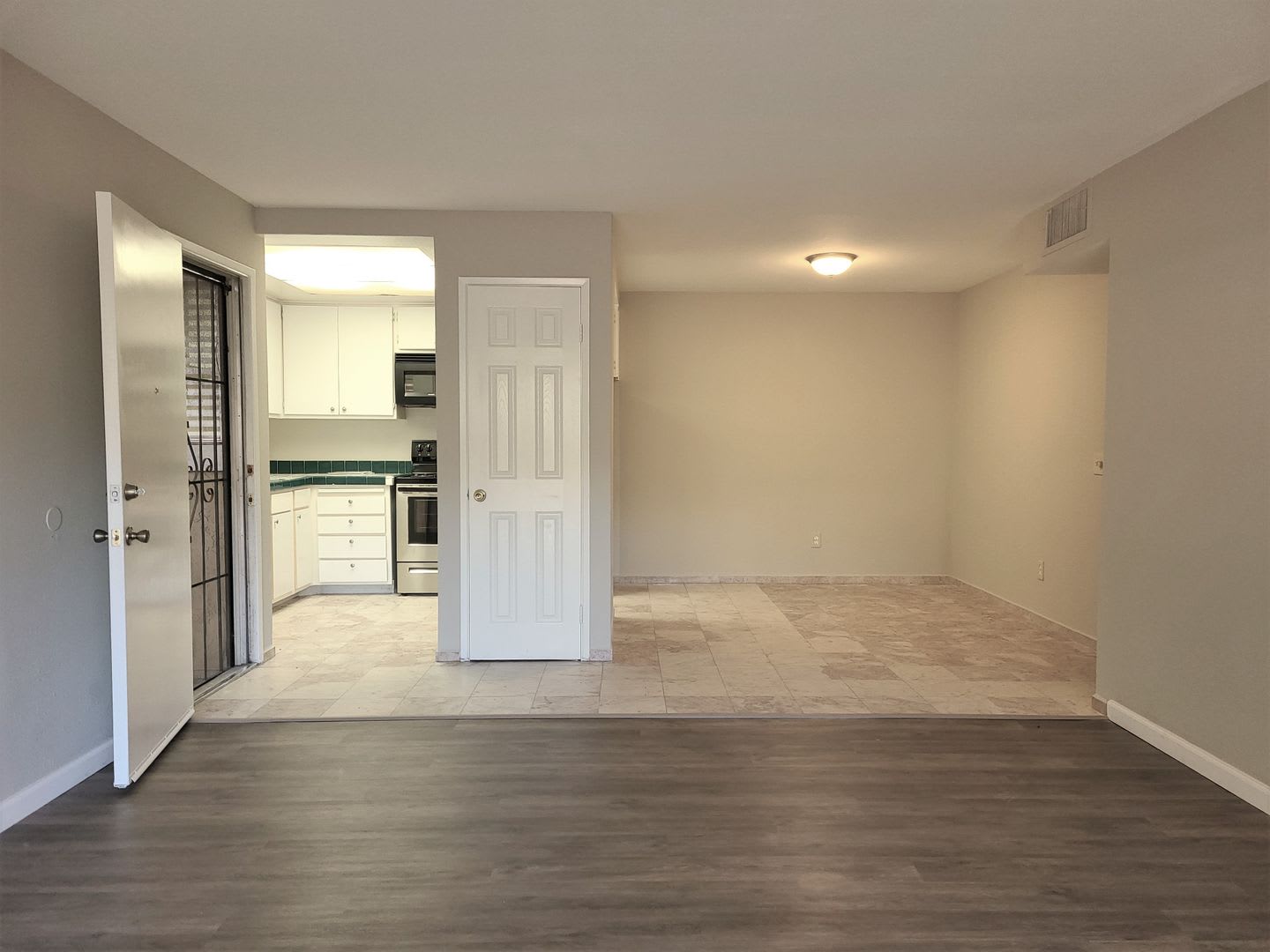 ***MOVE IN SPECIAL $2000 Off First Month's Rent***Charming 3 bed 2 bath condo in Escondido for Rent – photo 3