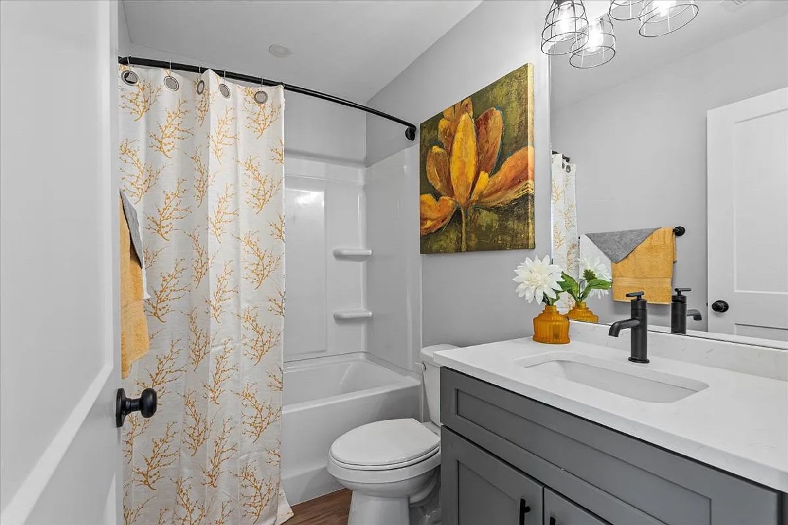 Room In 3 Bedroom Townhome At St James St Nw – photo 3