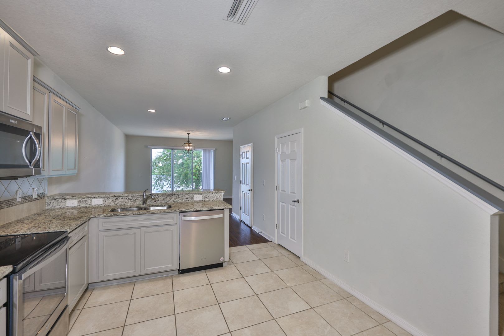 Beautiful Townhome at Magnolia Park! – photo 5