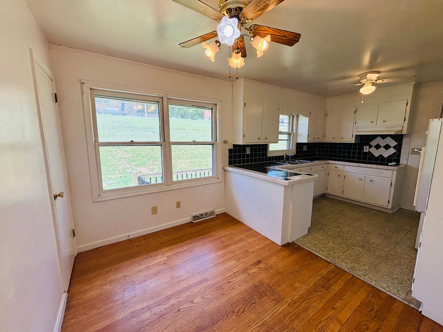 3 Bedroom, 1 Bath House – photo 4