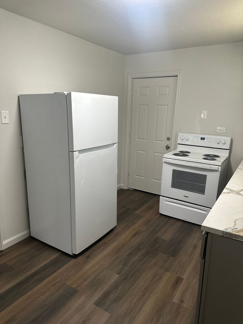 Updated 2 Bed 1 Bath – photo 2