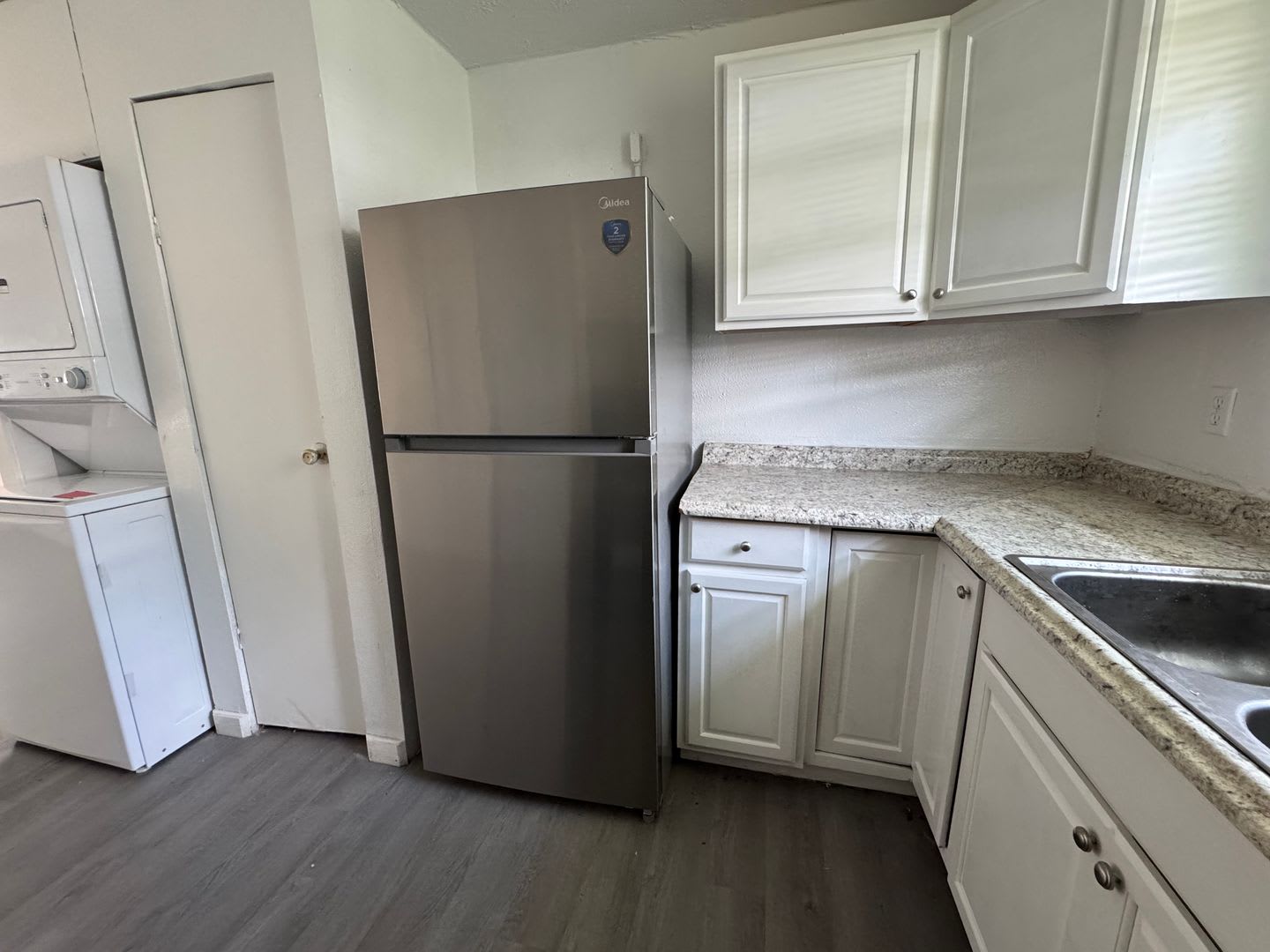 Remodeled 4 Bedroom, 2 Bathroom Brick Bungalow – photo 4
