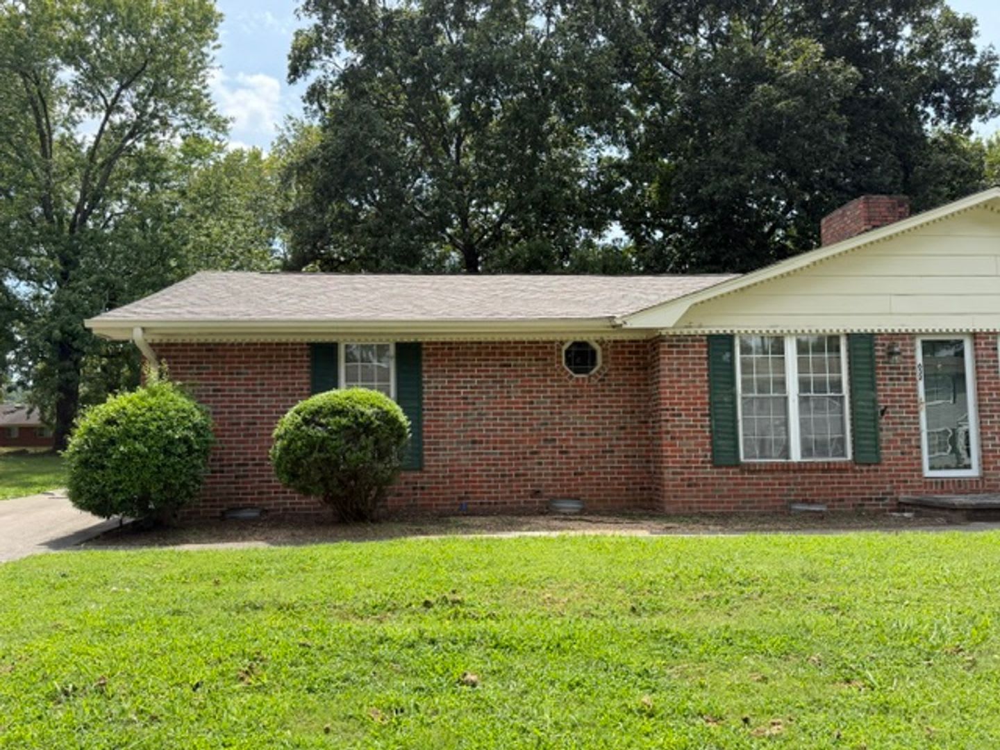 2 Bedroom 1 Bath Duplex, will allow a small dog – photo 1