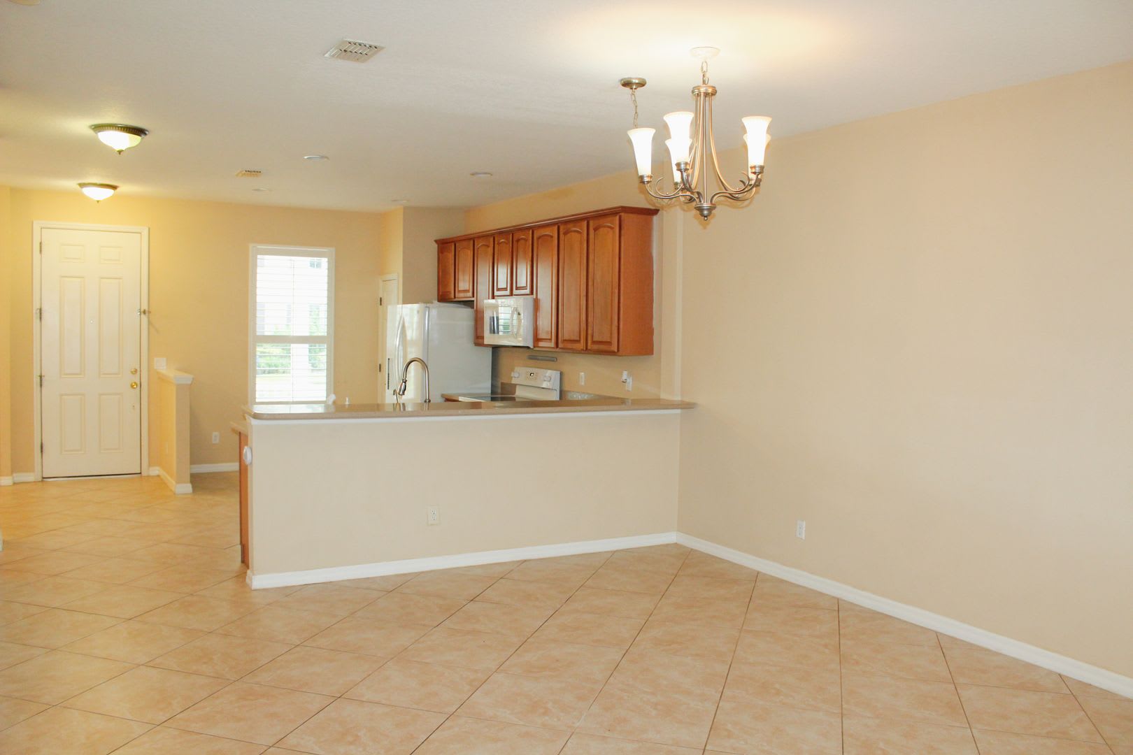 WATER & ELECTRICITY-INCLUDED IN RENT! MOVE IN END OF AUGUST! FANTASTIC 3x2.5 WITH 2 CAR GARAGE!! – photo 3