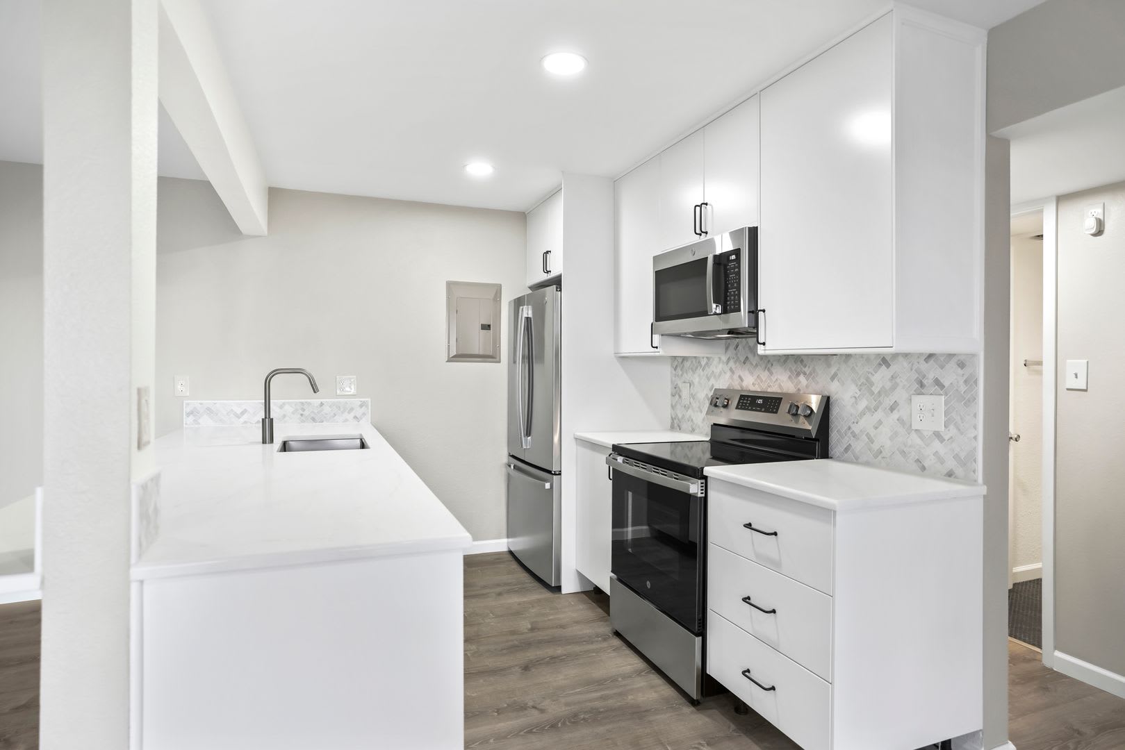 Stunning Fully Remodeled 2Bd 2Ba Top Floor Unit In The Heart Of Boulder – photo 2