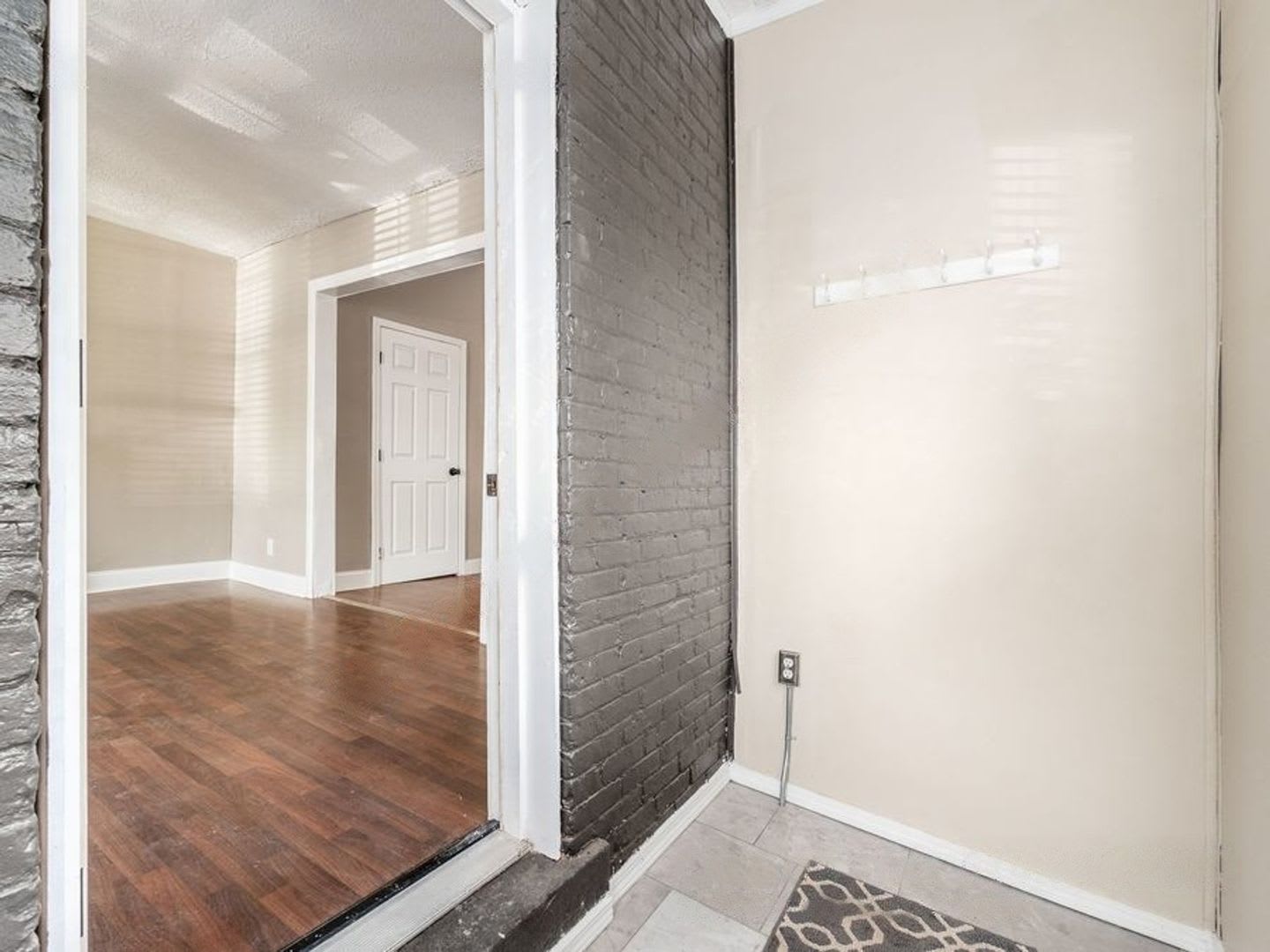 Beautifully Renovated Brick Home in East Franklinton Arts District – photo 4